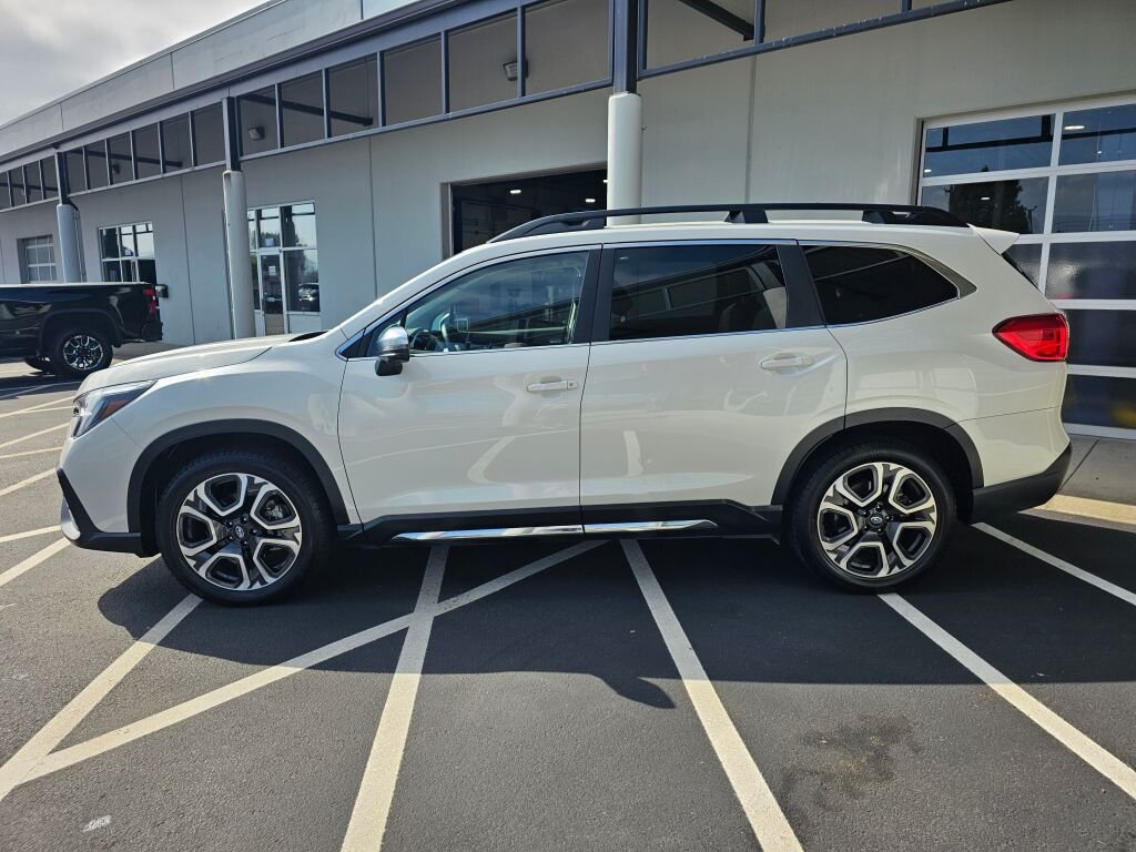 Used 2023 Crystal White Pearl Subaru Limited image 2