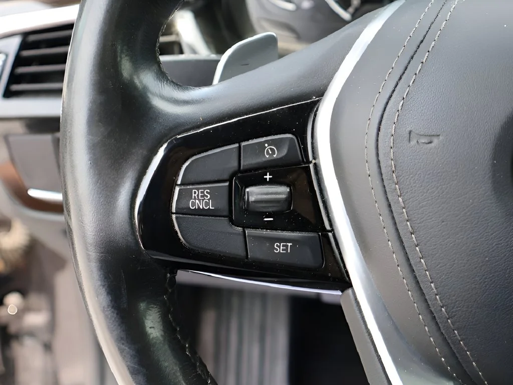 Used 2019 Gray BMW 530i xDrive image 33