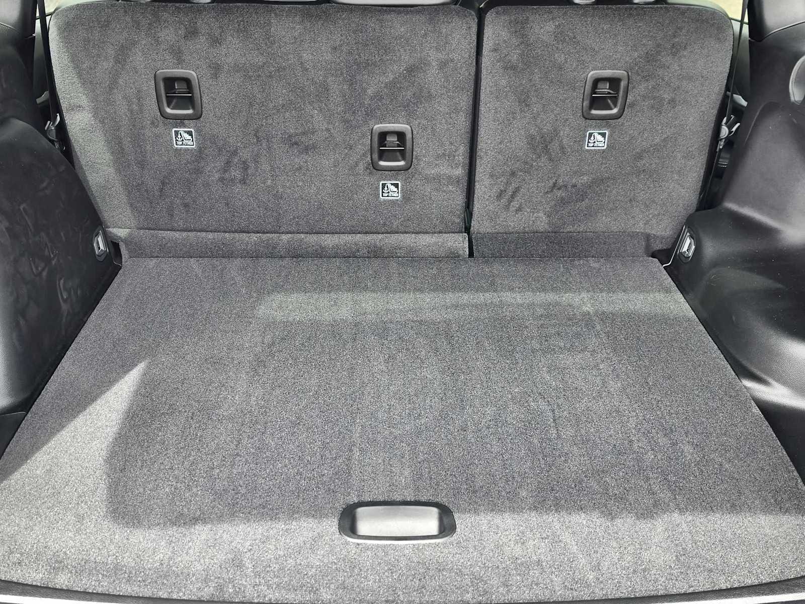 New 2026 Bright White Clear-Coat Exterior Paint Jeep Laredo Altitude image 23
