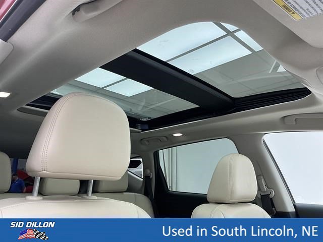 Used 2022 Scarlet Ember Tintcoat Nissan SL image 23