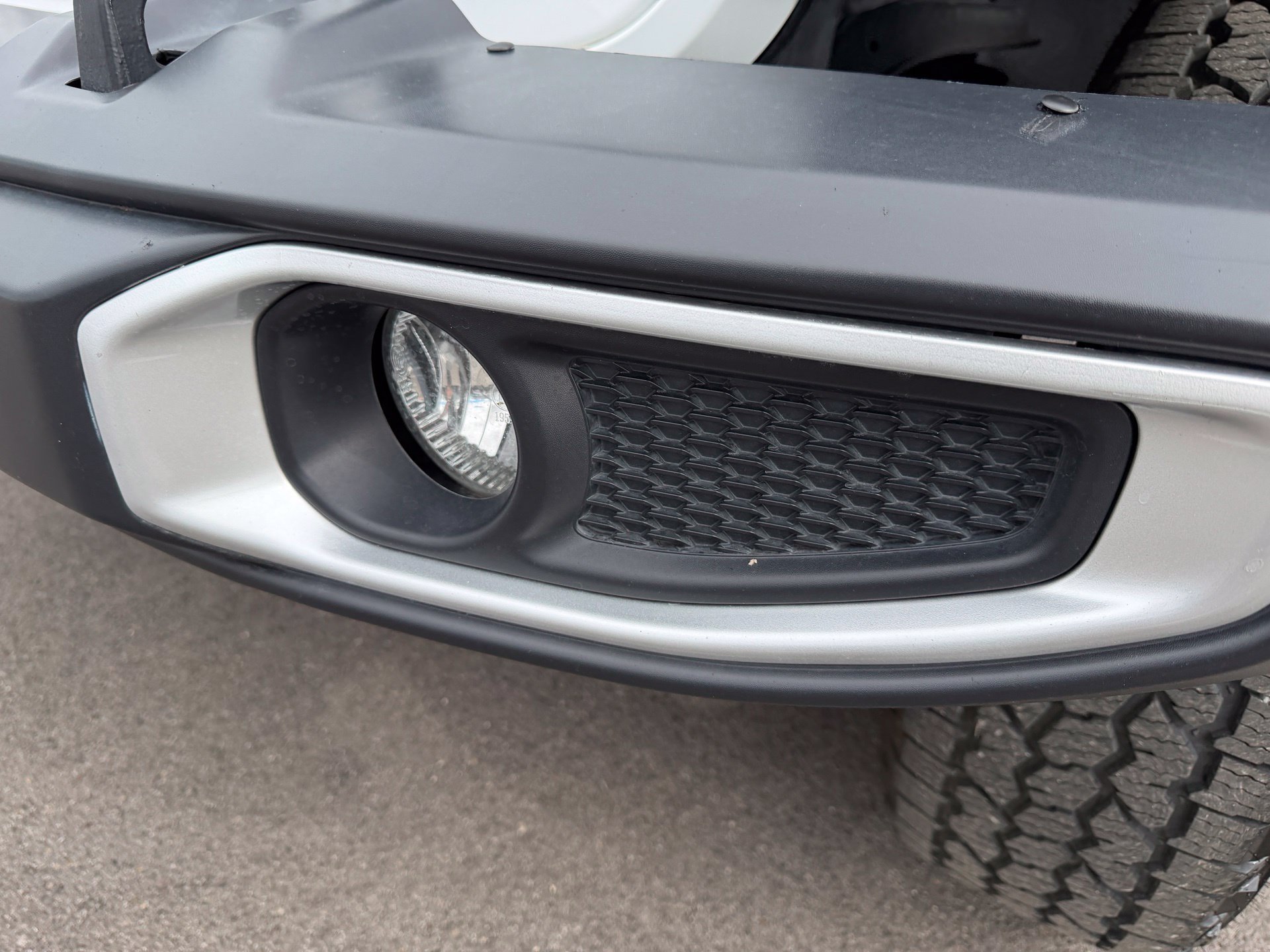 Used 2020 White Jeep Unlimited Sahara image 14