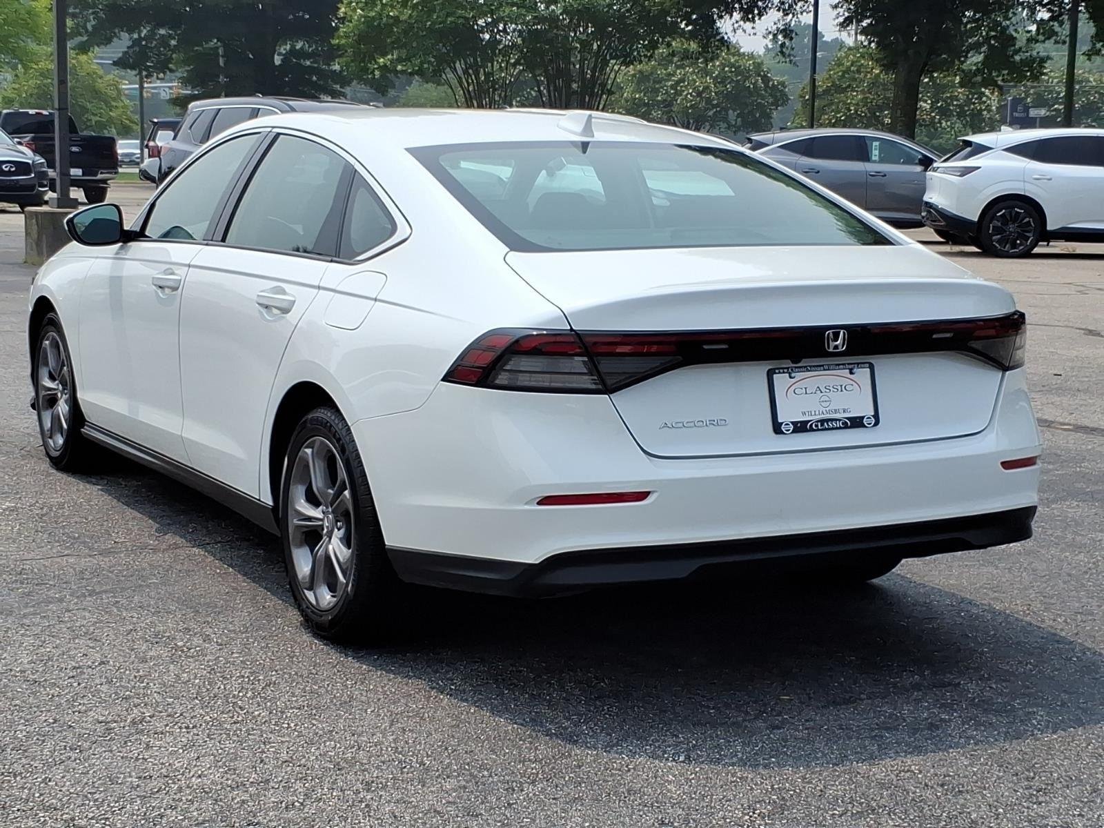 Used 2024 WHITE Honda EX image 9