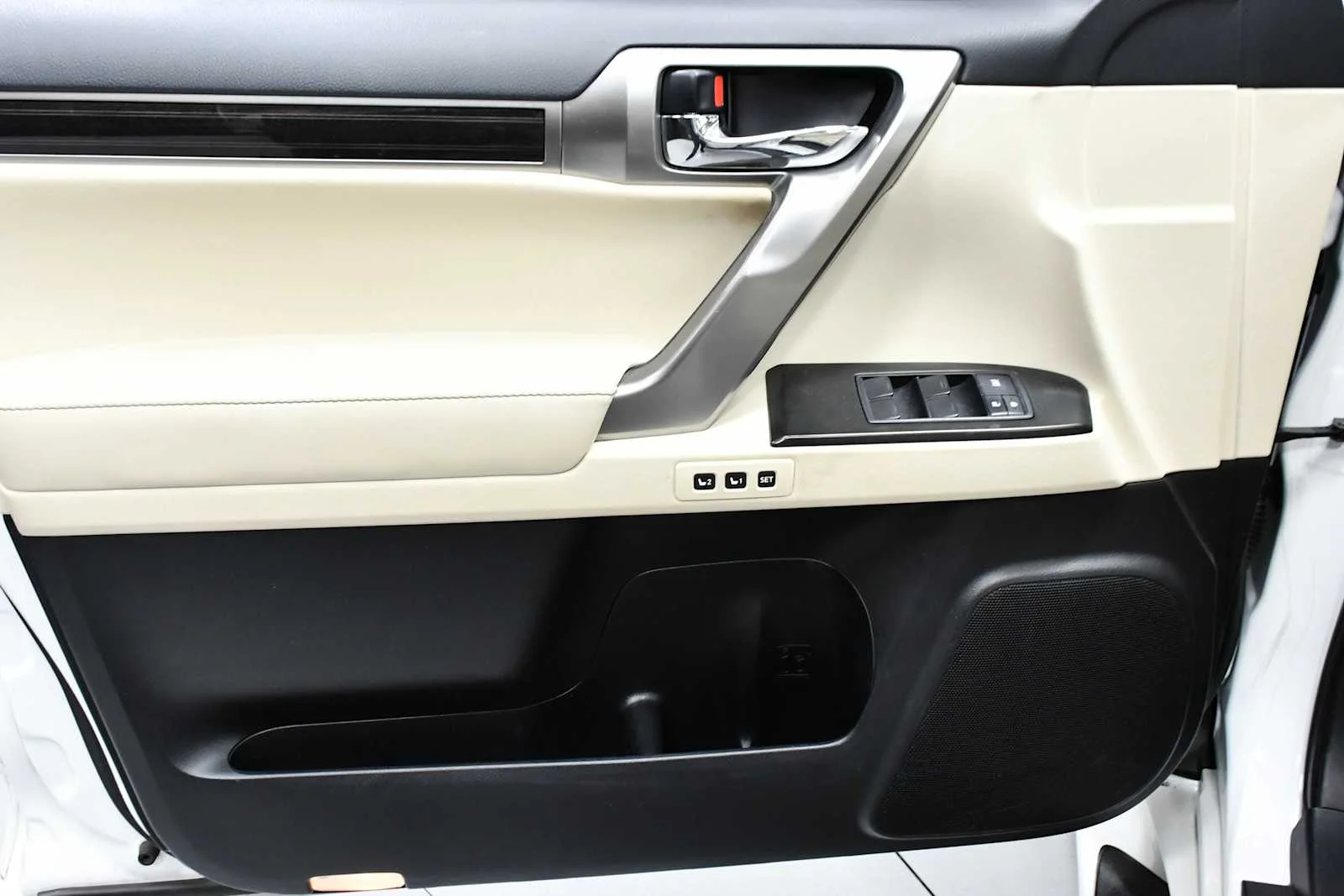 Used 2023 Eminent White Pearl Lexus Luxury image 15