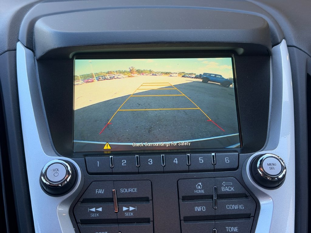 Used 2015 SUMMIT WHITE Chevrolet LT image 22