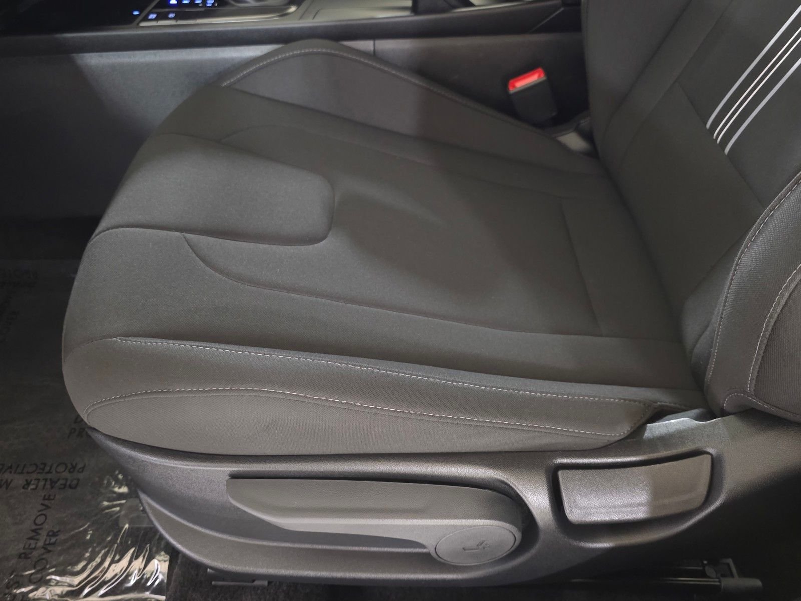 Certified Used 2025 Fluid Metal Hyundai SEL Sport image 22