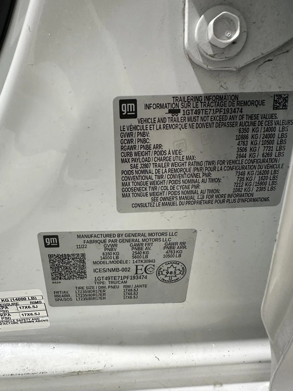Used 2023 Summit White GMC SLE DRW image 30