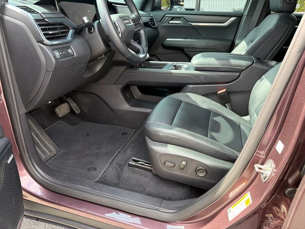 Used 2024 Brown GMC Elevation image 9