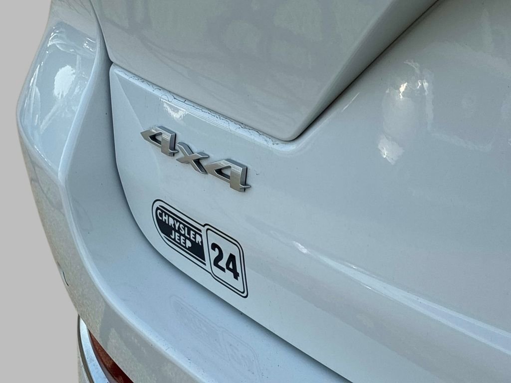 Used 2025 White Jeep Summit Reserve image 12