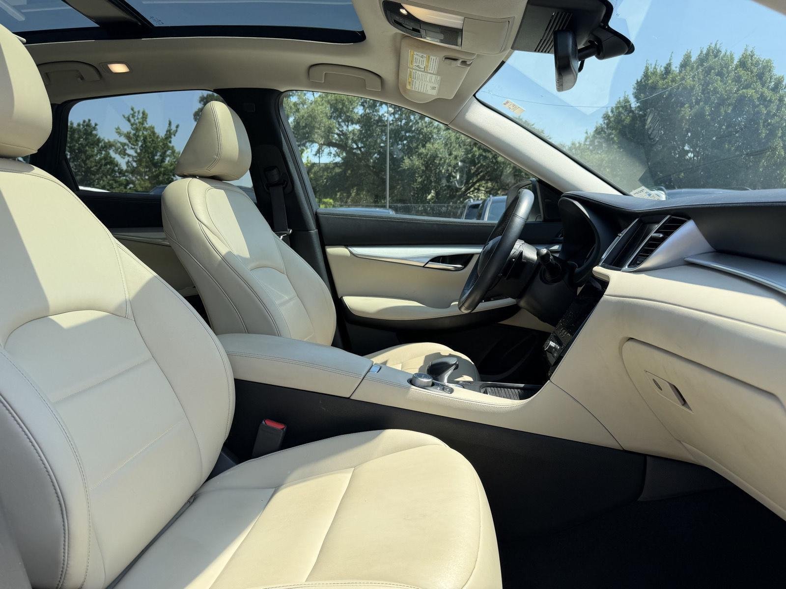 Used 2020 Majestic White INFINITI LUXE image 29