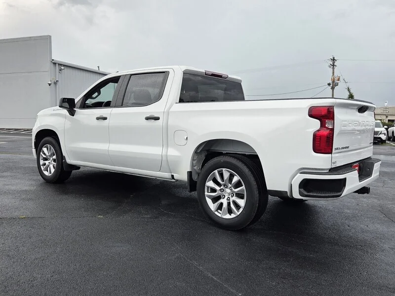 Used 2022 Summit White CHEVROLET CUSTOM image 3