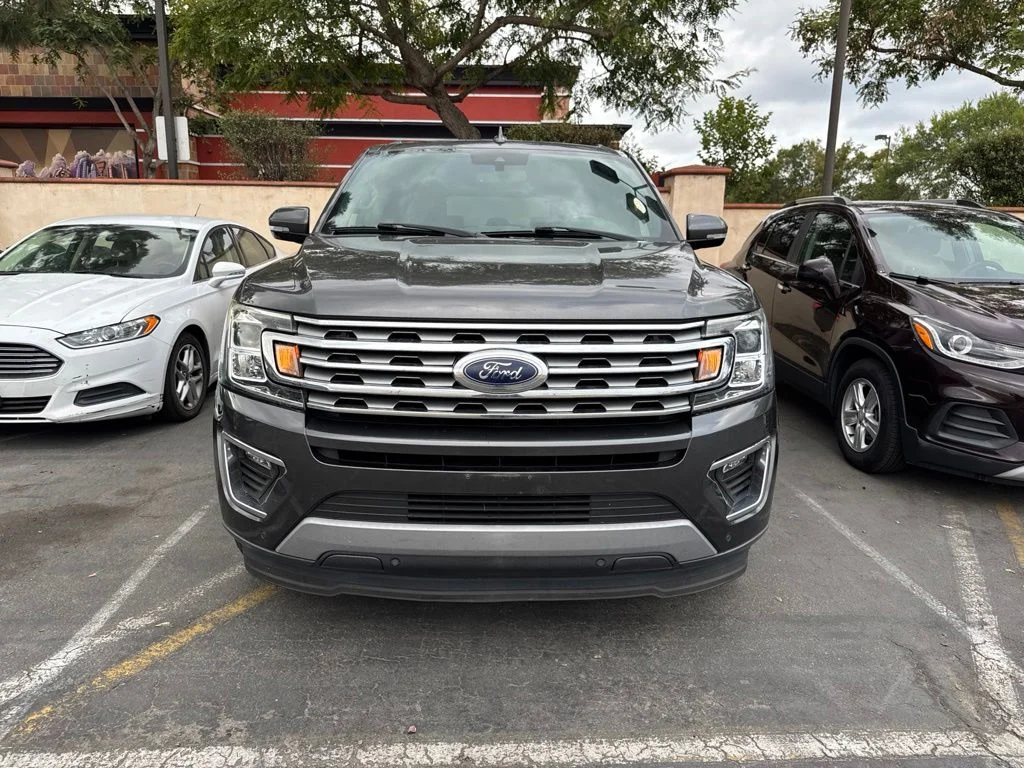 Used 2020  Ford Limited image 19