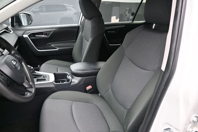 Used 2025 White Toyota XLE image 19