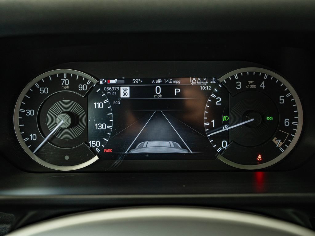 Used 2023 White Land Rover X-Dynamic SE image 23