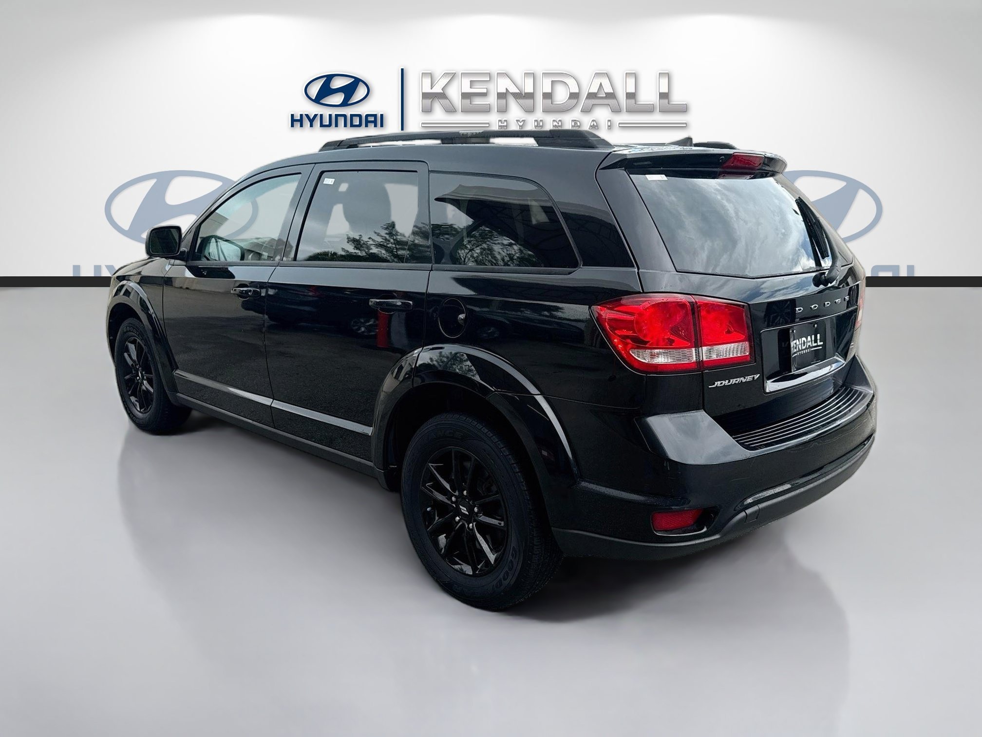 Used 2019 Pitch Black Clearcoat Dodge SE image 4
