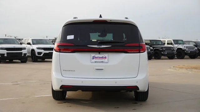 New 2026 Bright White Clear-Coat Exterior Paint Chrysler Pinnacle image 8