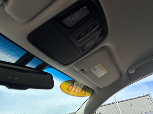 Used 2016 White Kia EX image 28