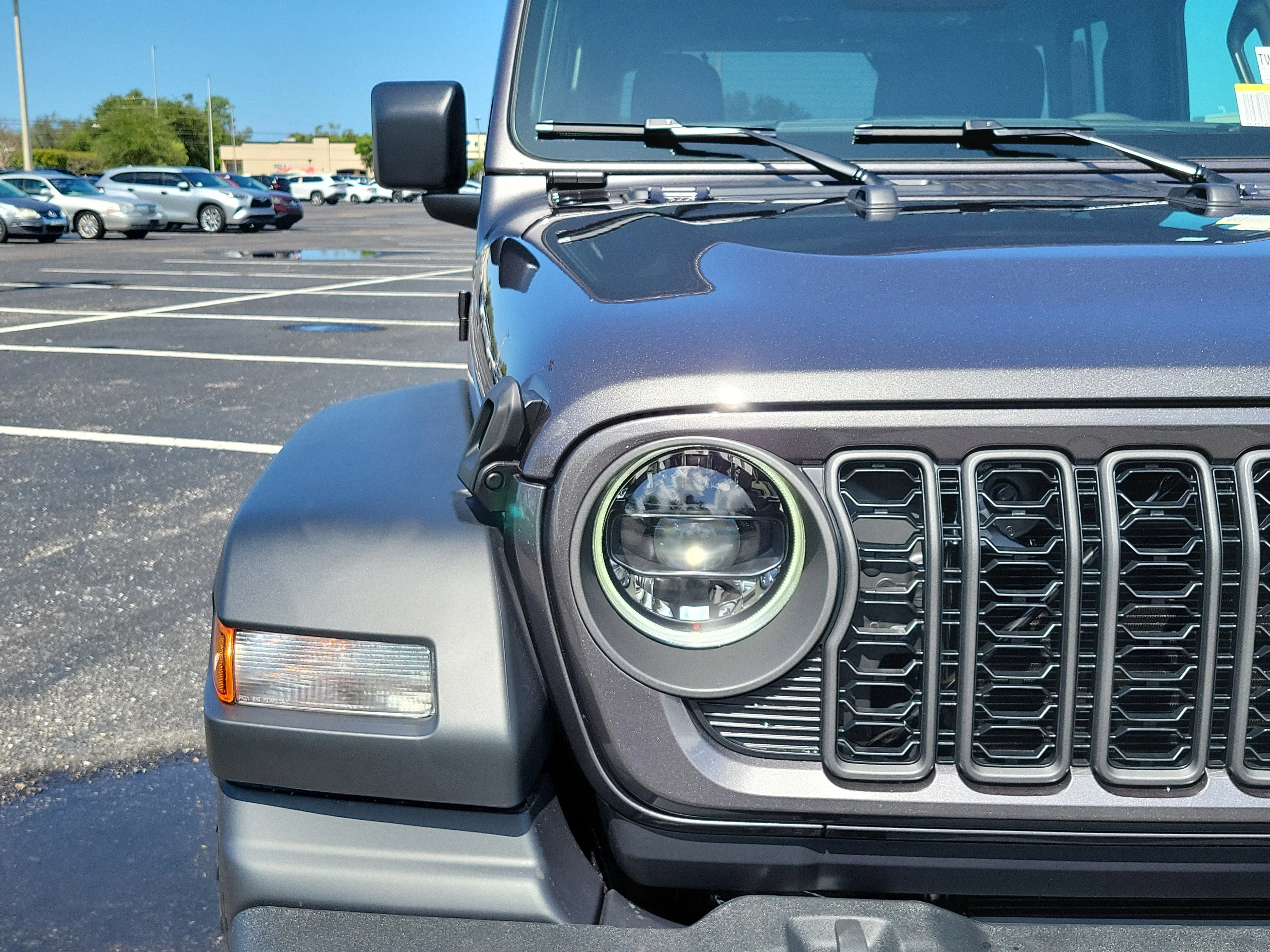New 2026 Granite Crystal Metallic Clearcoat Jeep Sport S image 7
