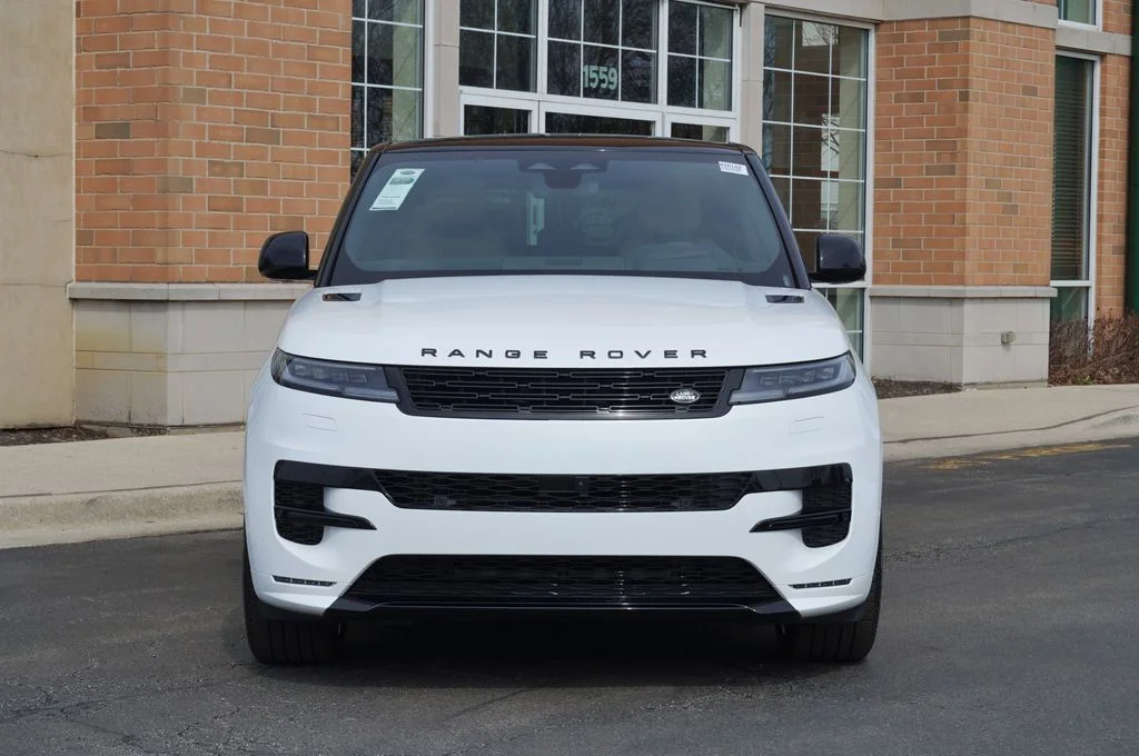 New 2026 Ostuni Pearl White Land Rover Dynamic SE image 4