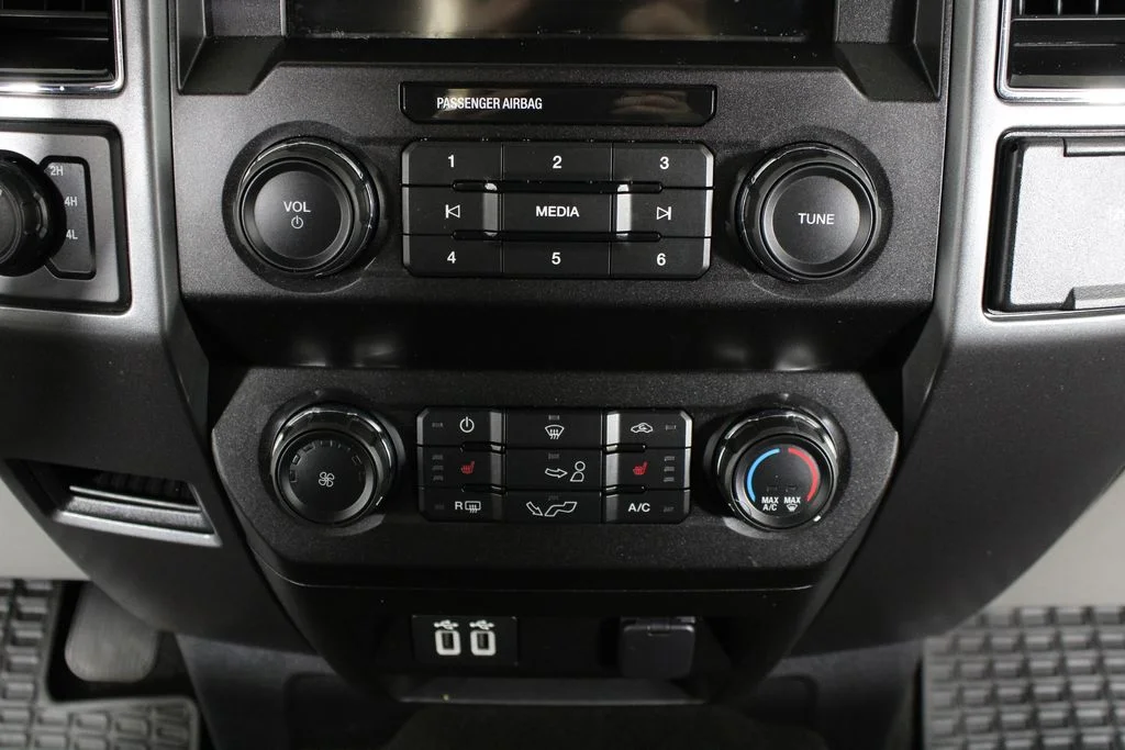 Used 2020 Blue Ford XLT image 27
