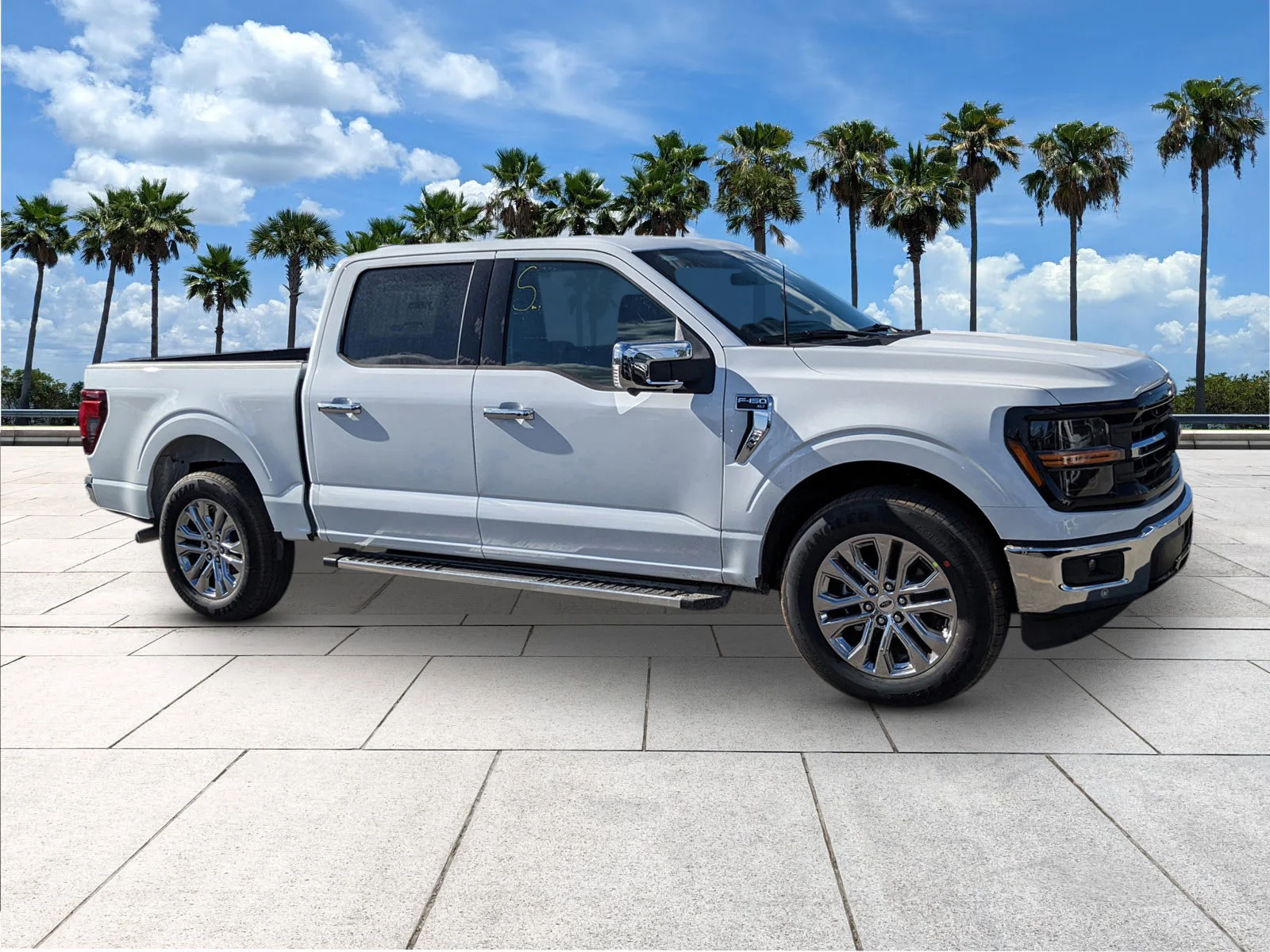 New 2026 Oxford White Ford XLT image 2