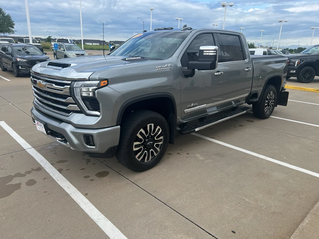 Used 2024 Sterling Gray Metallic Chevrolet High Country image 4