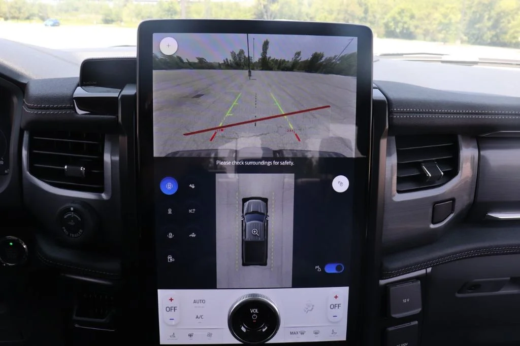 2025 Ford F-150 Lightning Flash - Photo 18