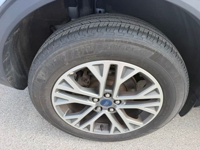 Used 2022 Blue Ford SEL image 11