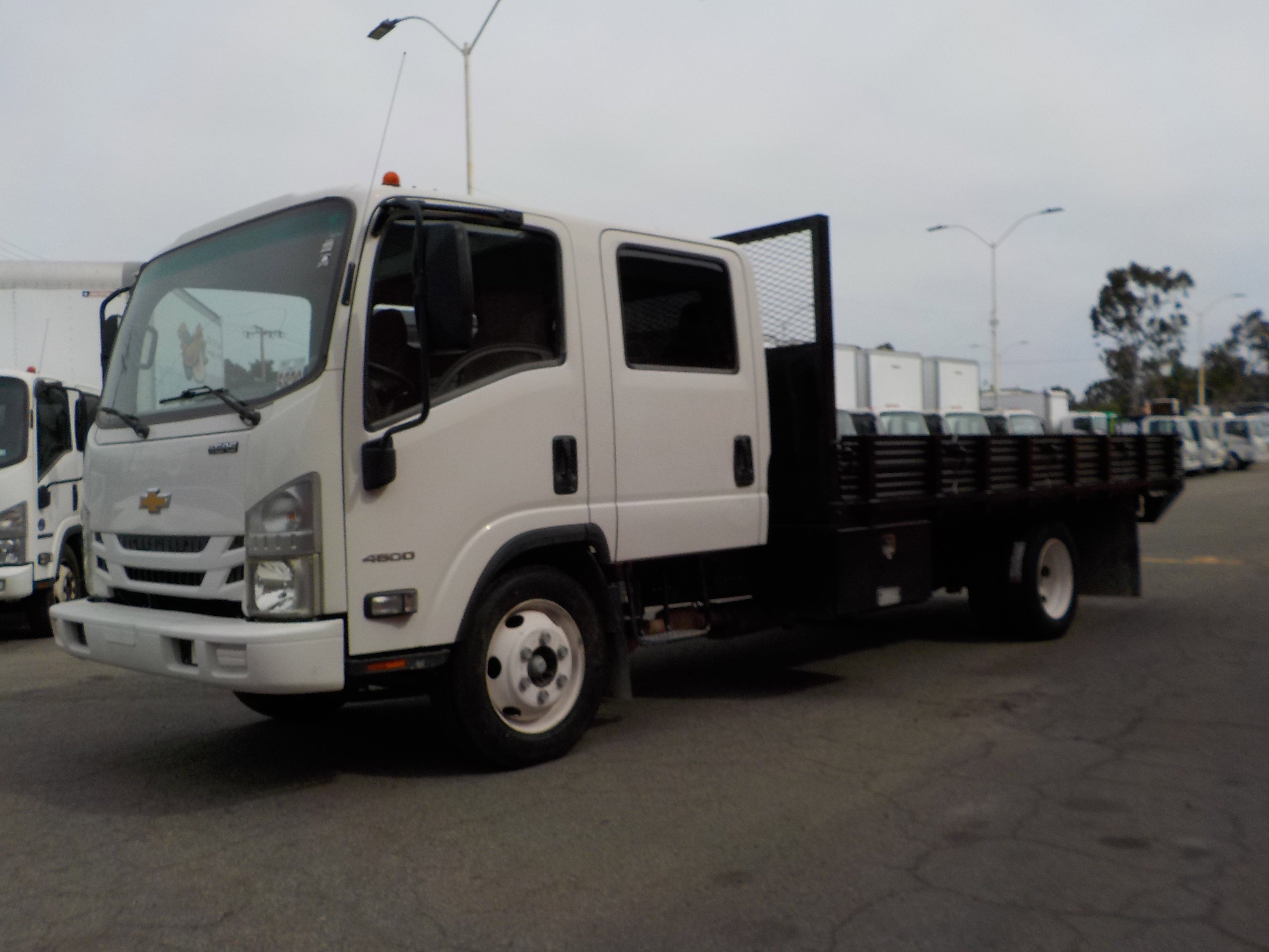 Used 2018 Arc White Chevrolet  image 18