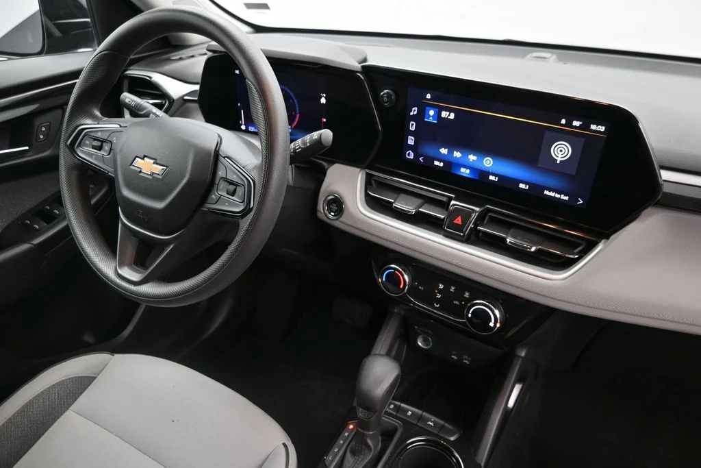 Used 2025 Black Chevrolet LT image 17