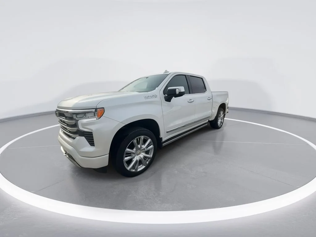 Used 2024 Beige Chevrolet High Country image 4