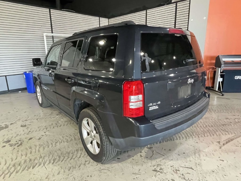 Used 2015 Gray Jeep Sport image 3