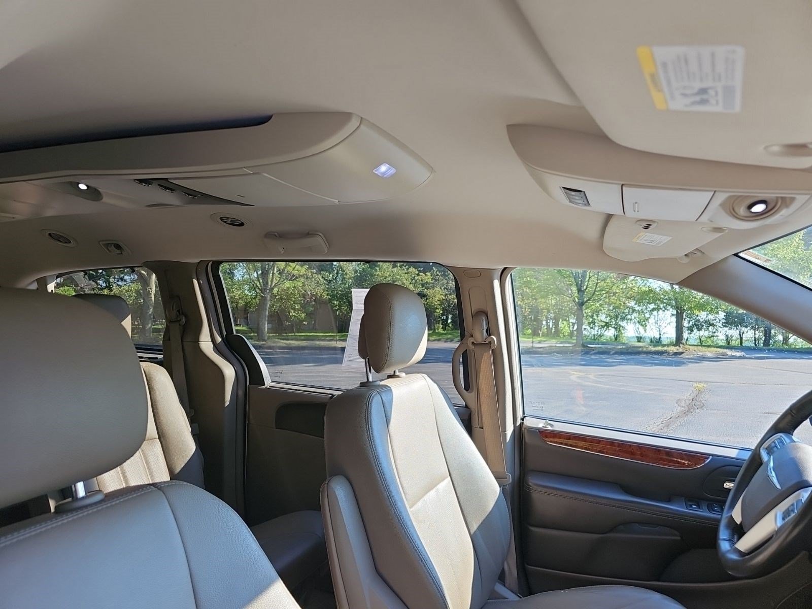Used 2016 Cashmere/Sandstone Pearlcoat Chrysler Touring-L image 11