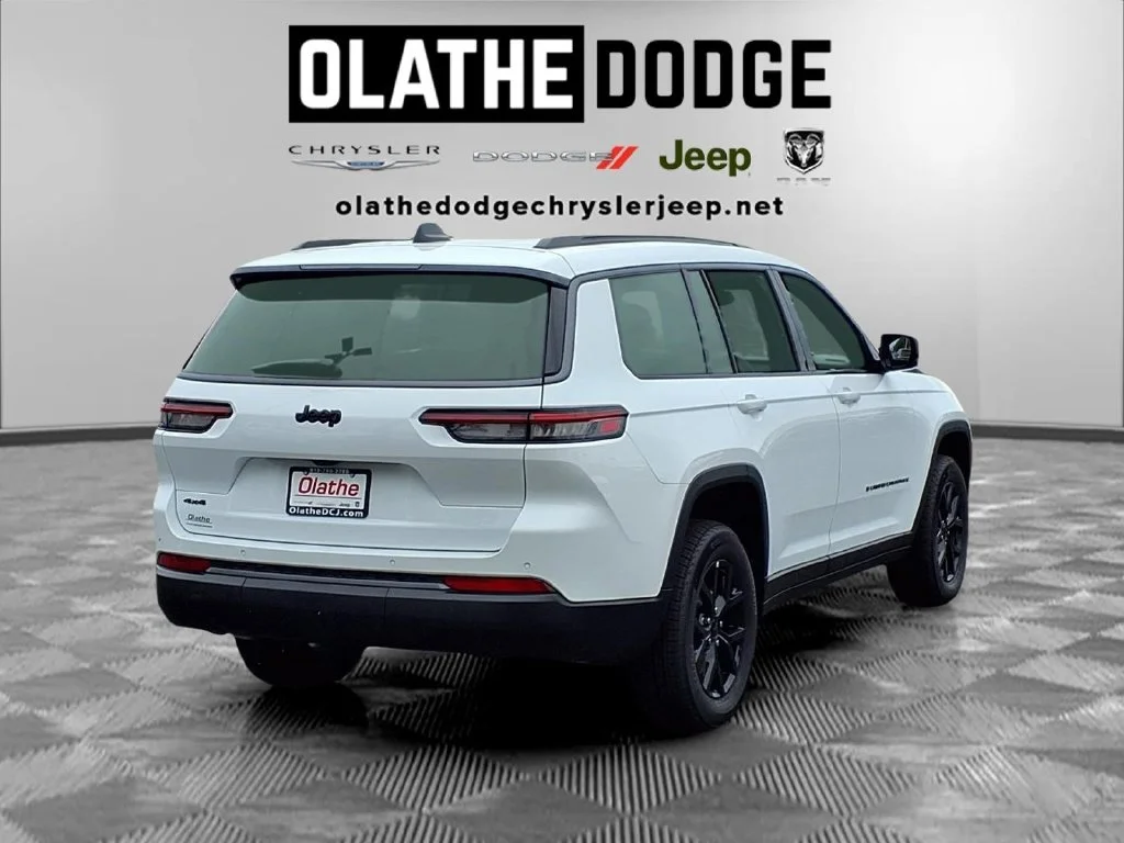 New 2026 Bright White Clear-Coat Exterior Paint Jeep Altitude image 28
