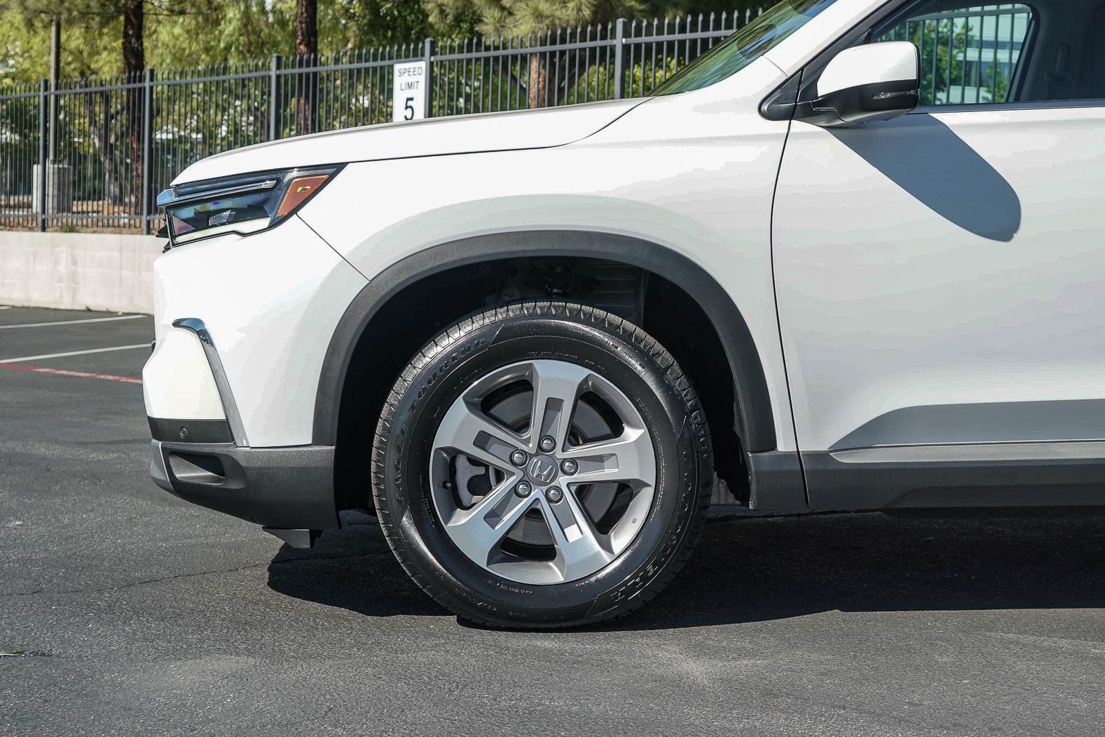 Used 2025 Platinum White Pearl Honda EX-L image 9