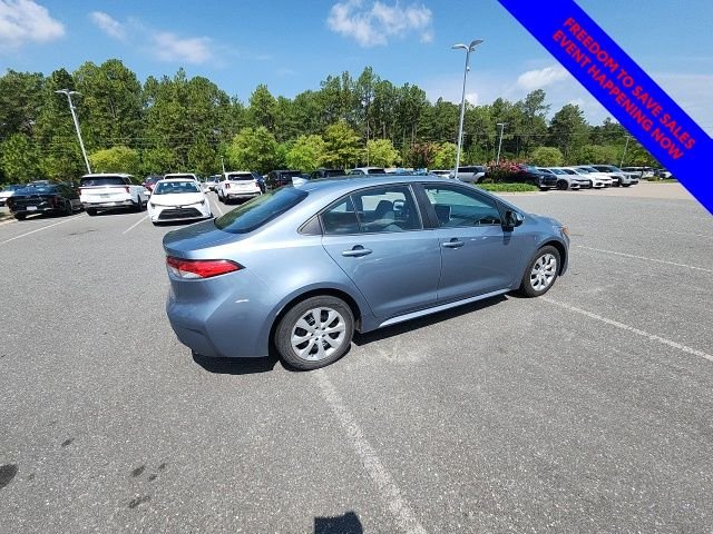 Used 2020 Blue Toyota LE image 13