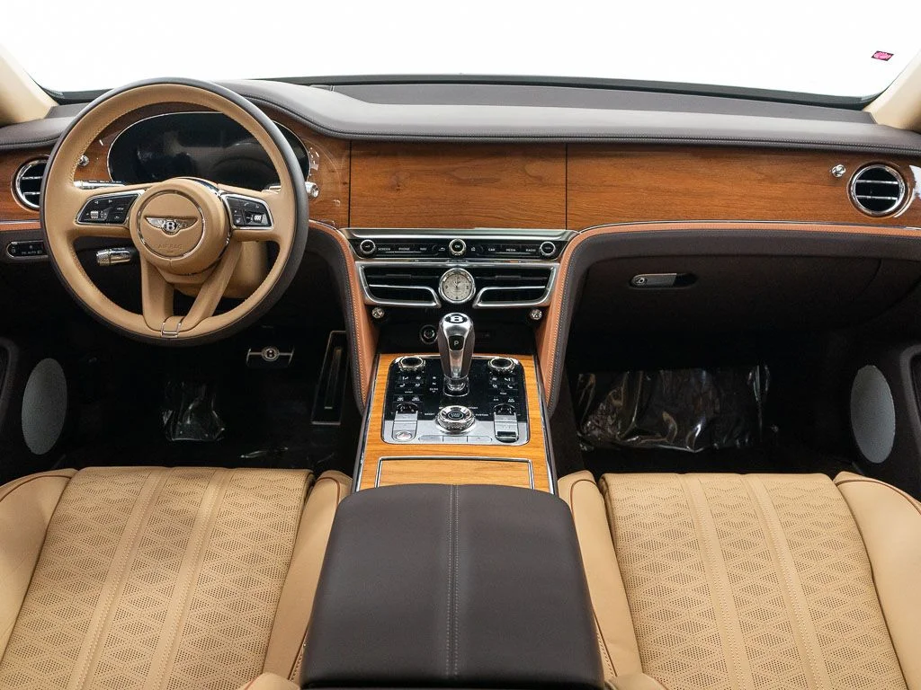 Used 2025 White Sand - by Mulliner Bentley Mulliner image 28