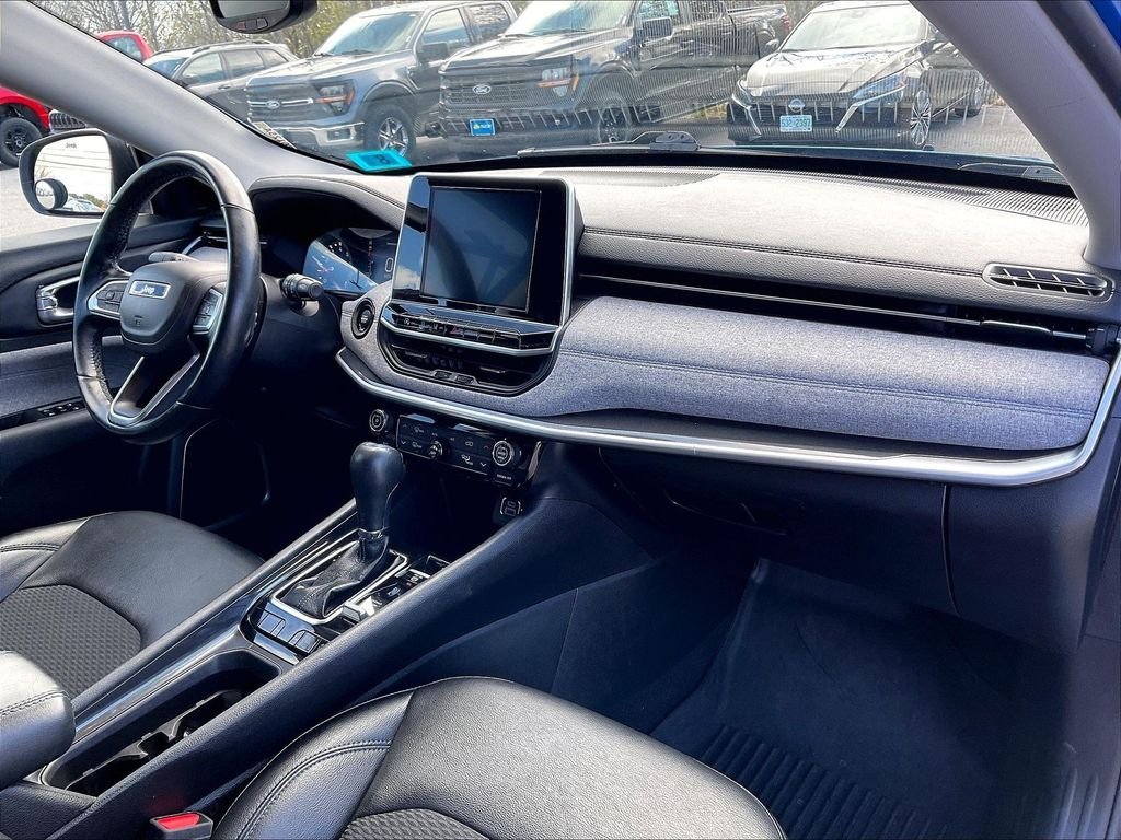 Used 2022 Laser Blue Pearlcoat Jeep Latitude image 13