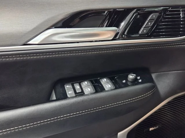 New 2026 Baltic-Gray Metallic Clear-Coat Exterior Paint Jeep Limited Altitude image 32