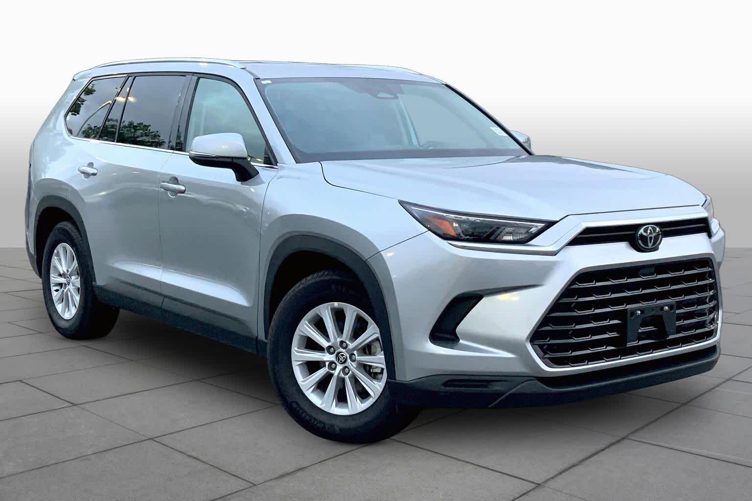Used 2025 Celestial Silver Metallic Toyota XLE image 4