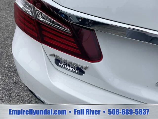 Used 2016 Silver Honda EX-L image 5