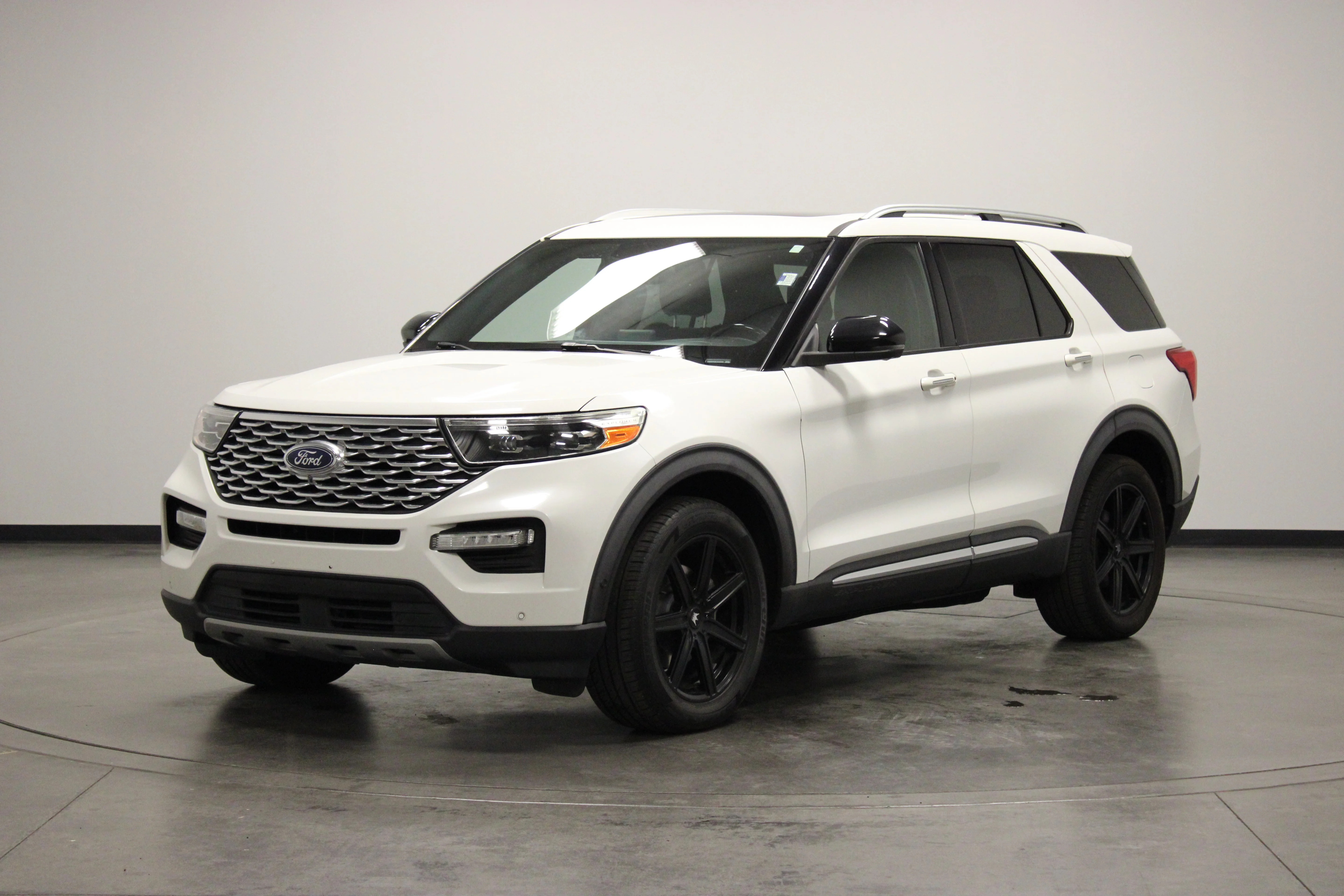Used 2020 Star White Metallic Tri-Coat Ford Platinum image 4