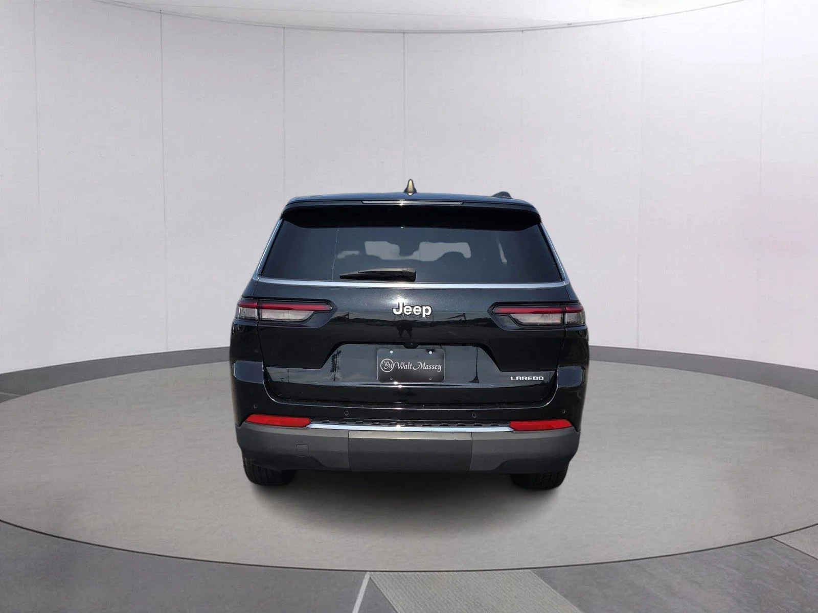 Used 2024 Diamond Black Crystal Pearlcoat Jeep Laredo image 6