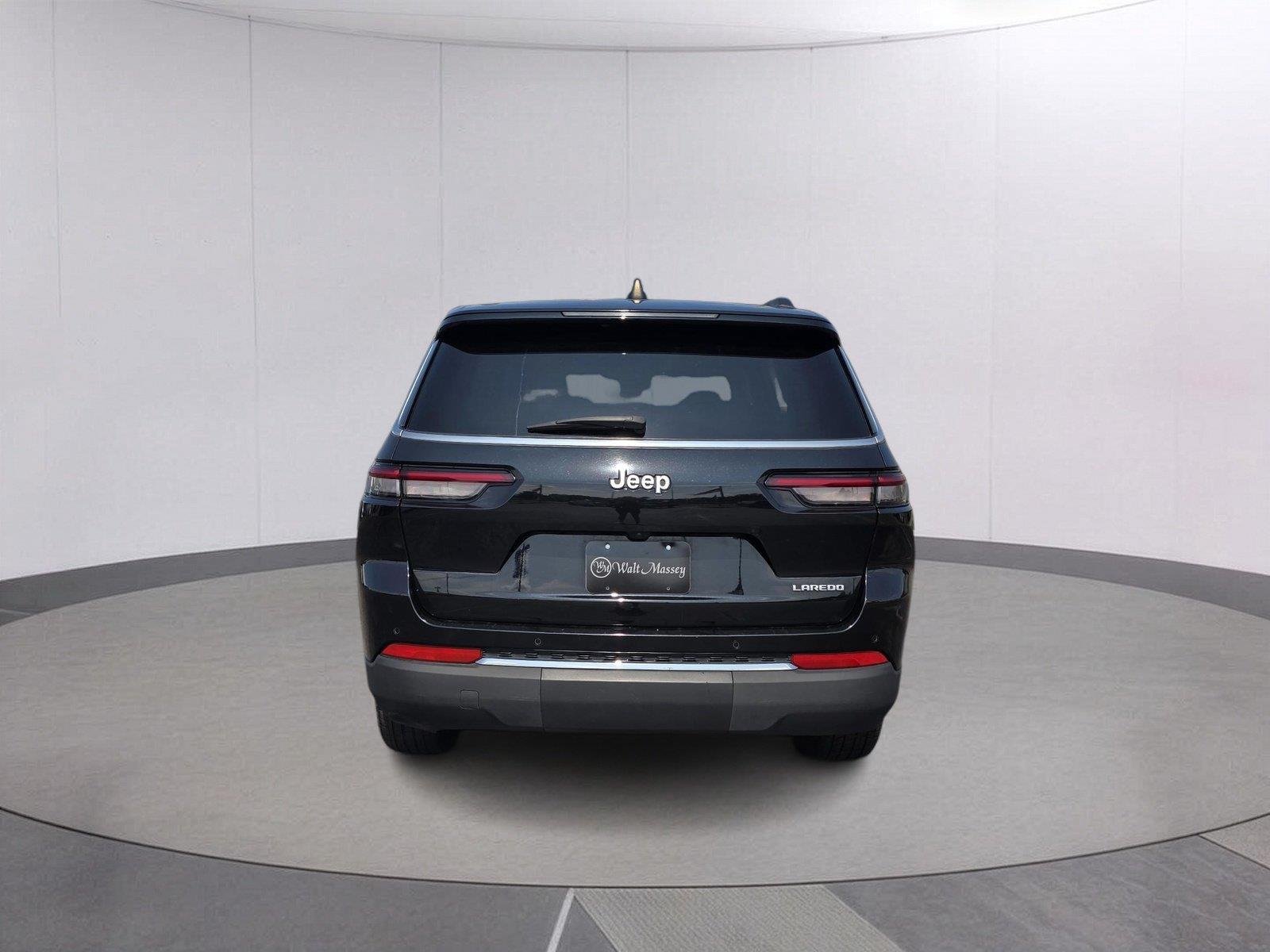 Used 2024 Diamond Black Crystal Pearlcoat Jeep Laredo image 6