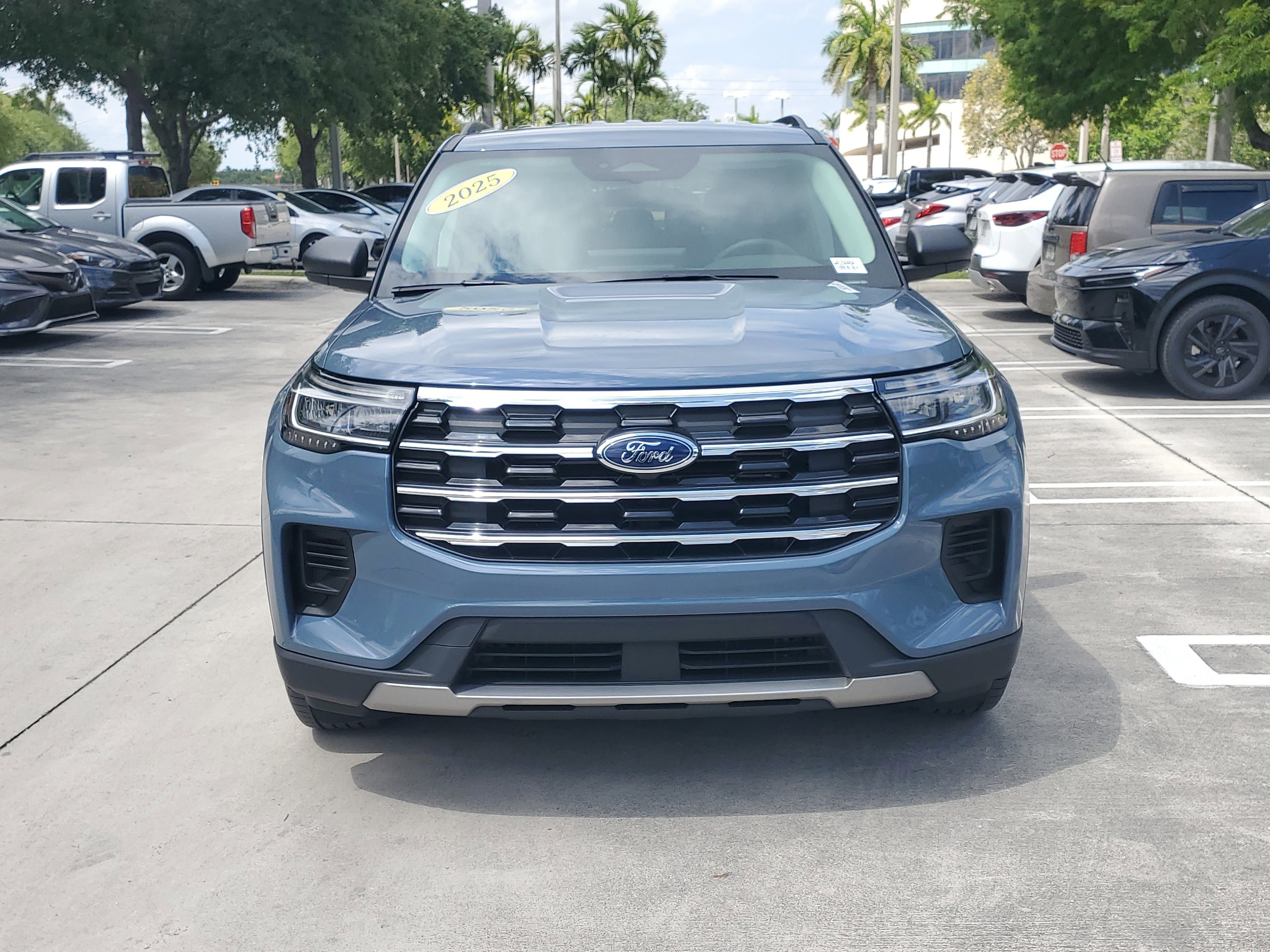 Used 2025 Vapor Blue Ford Active image 8
