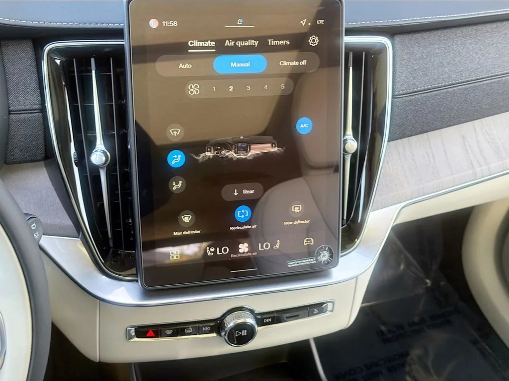 2026 Volvo XC90 Ultra - Photo 16