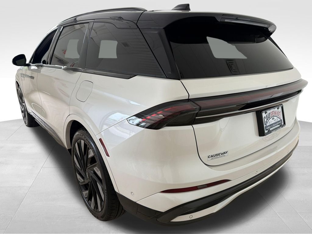 Used 2024 White Lincoln Reserve image 5