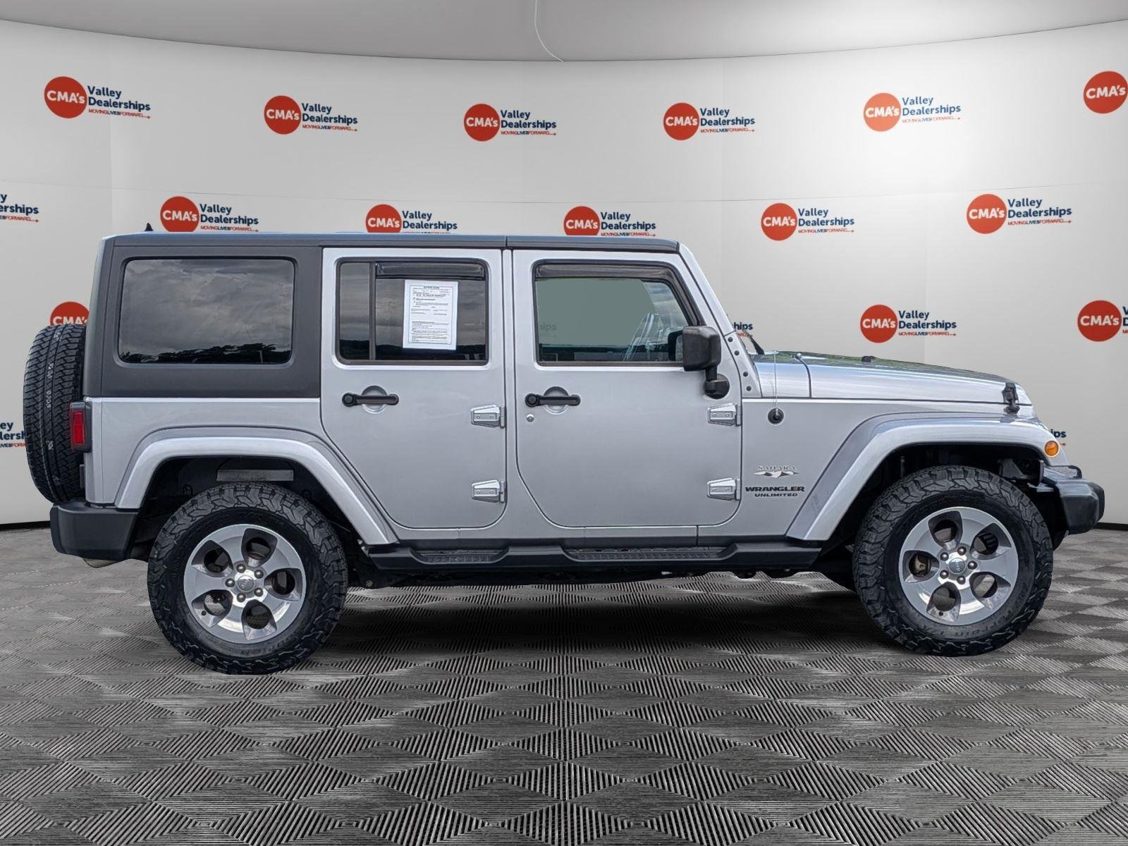 Used 2017 Billet Silver Metallic Clearcoat Jeep Sahara image 4