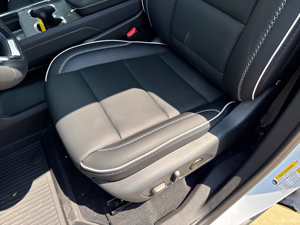 2026 GMC Acadia Denali - Photo 12