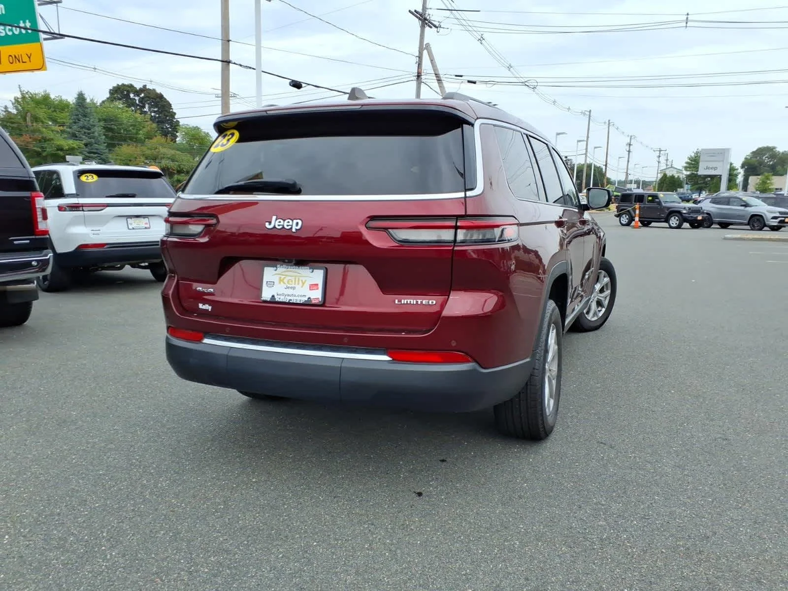 Used 2023 Velvet Red Pearlcoat Jeep Limited image 8
