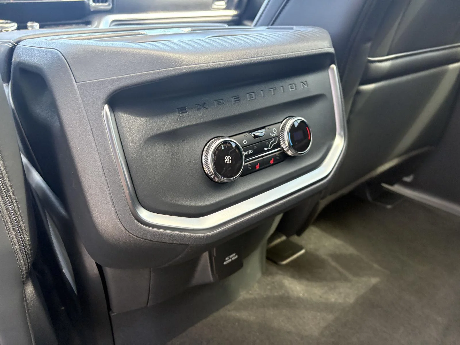 New 2026 Glacier Gray Metallic Tri-Coat Ford Platinum® image 19